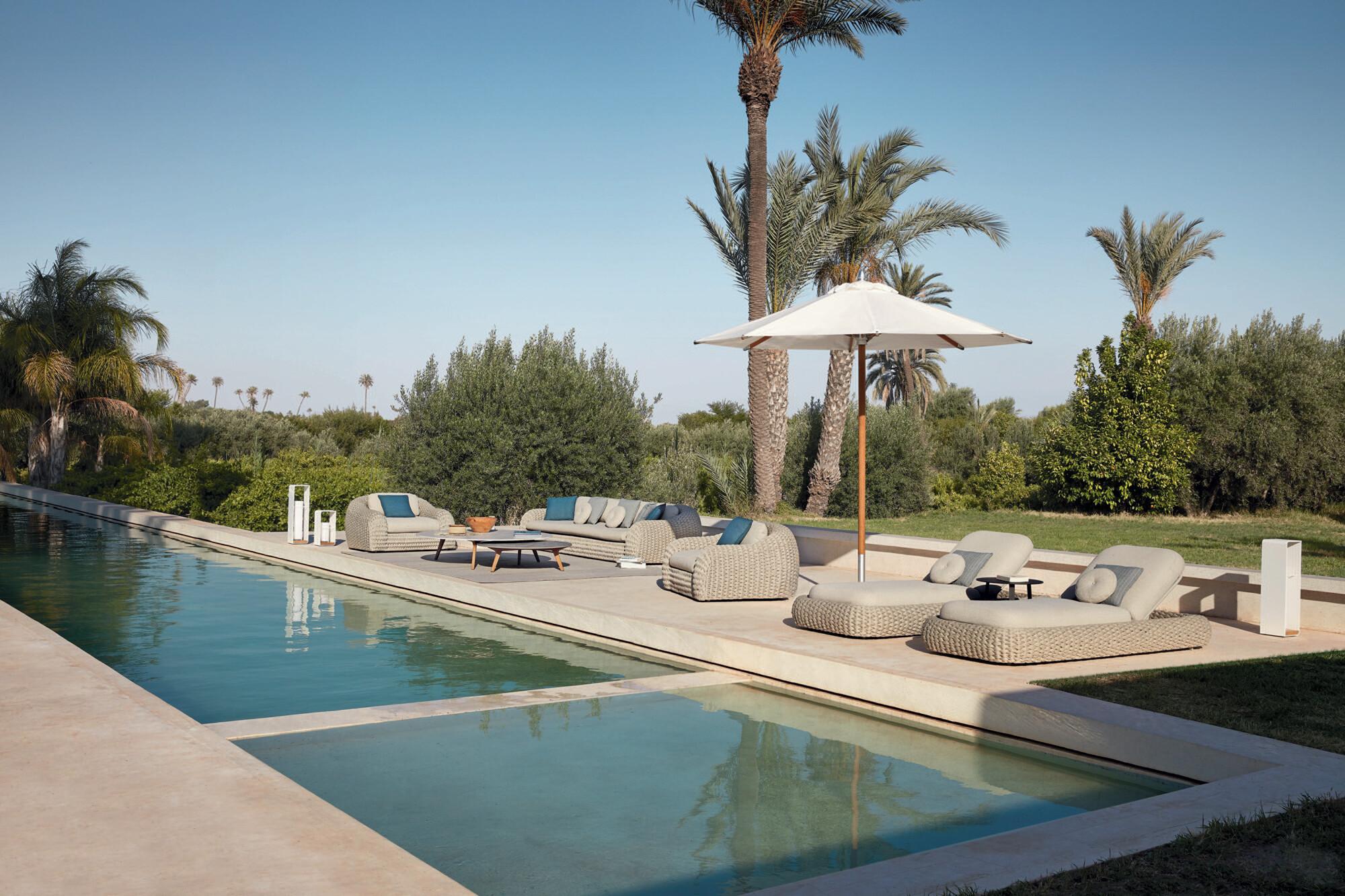 Kobo loungers, umbrella, Kobo 3-seatren Kobo lounge chairs, Torsa coffee tables and Flame Lumo