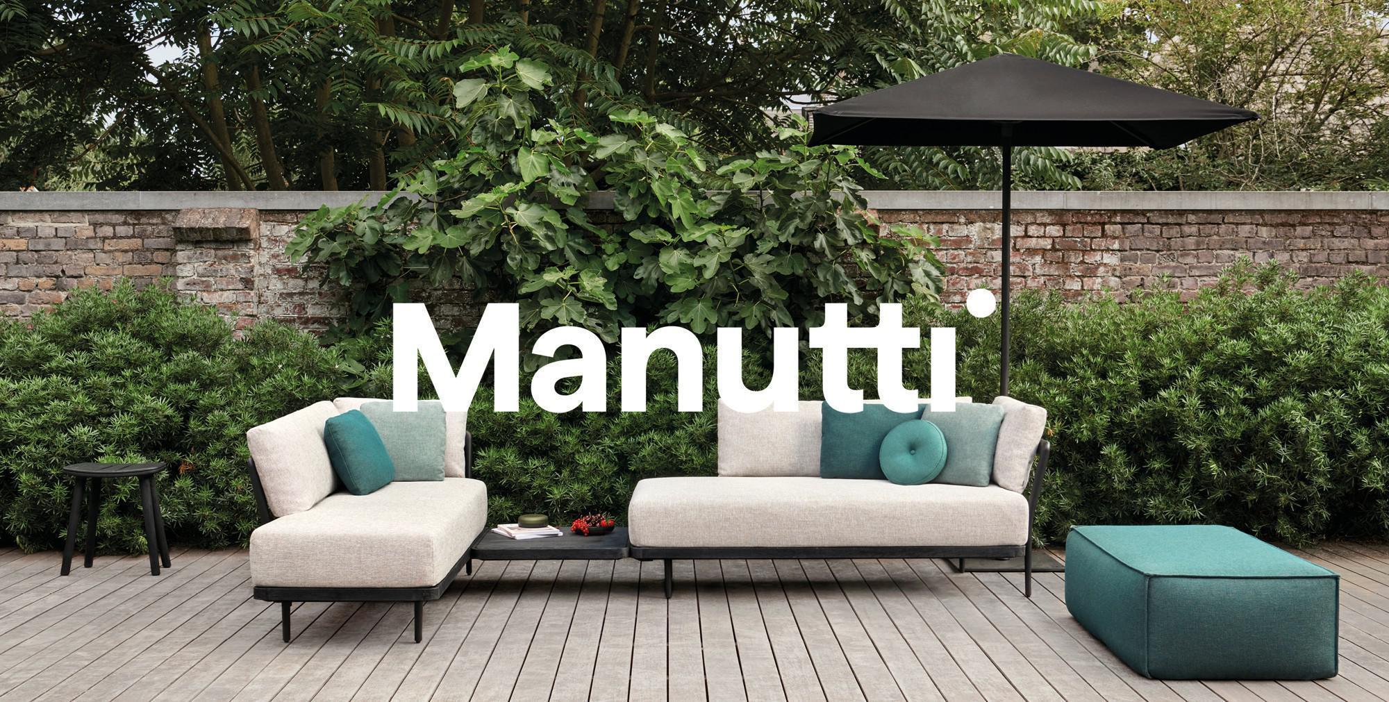 Flex Sofa und Solid Stühl und Sonnenschirm