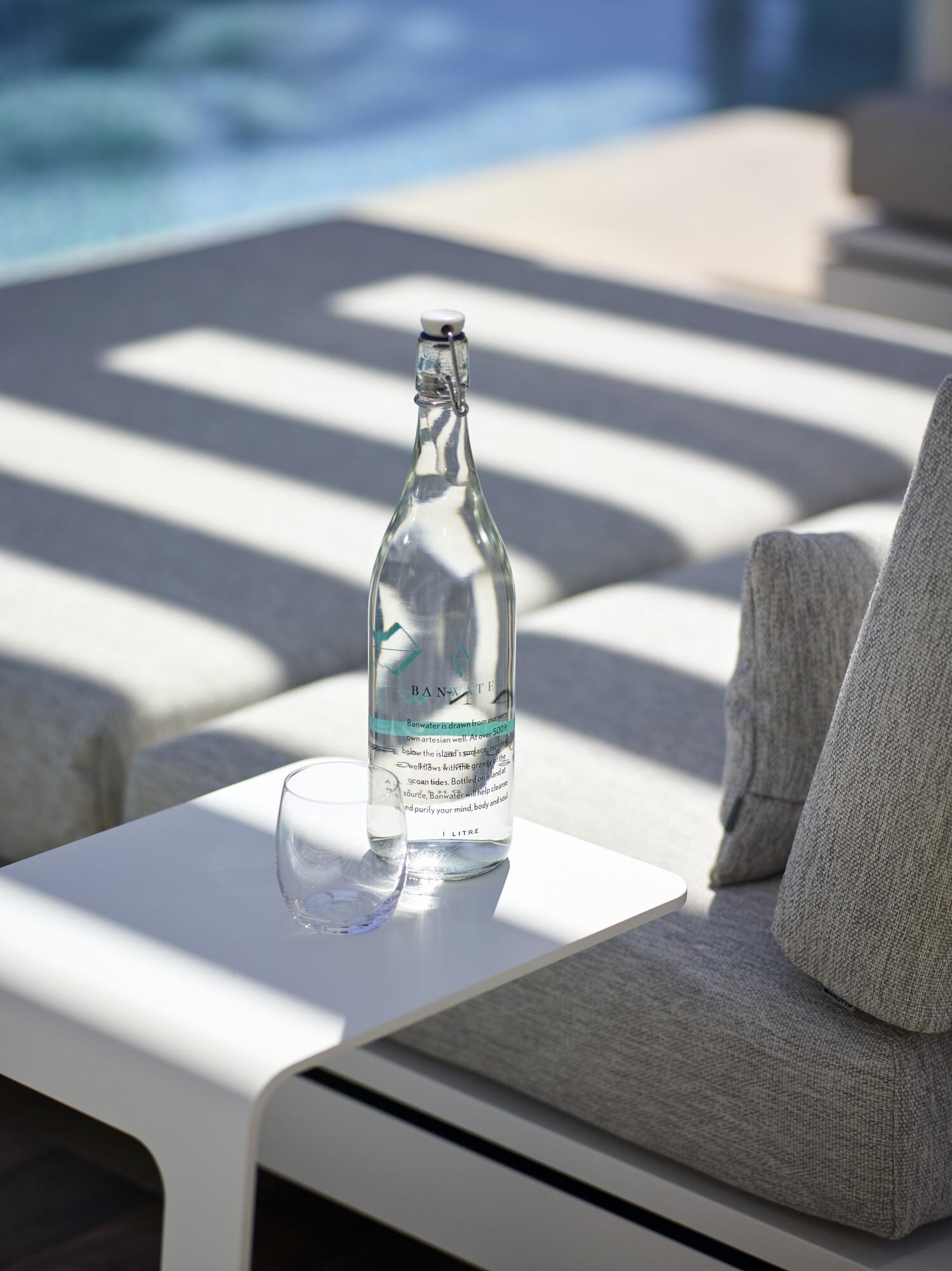 Elements outdoor sidetable
