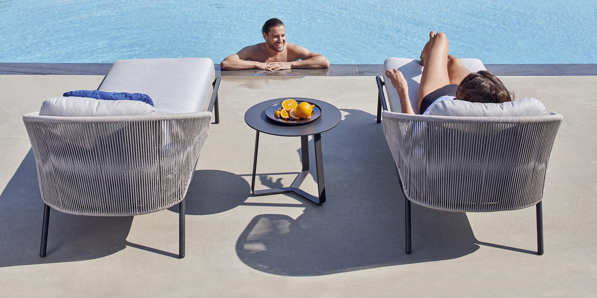 Radius lounge chair