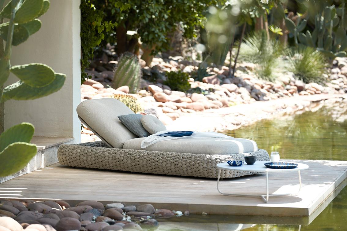 Kobo sun lounger with Mood coffee table